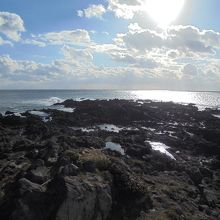 灯台を通って岬の先端へ