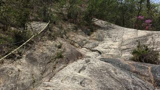 ロープを持って登ったりけっこうスリリング