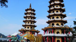 龍と虎の塔があり龍の塔から景色を眺めました。