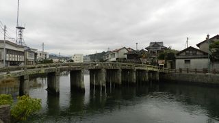 国の有形重要文化財として指定されている橋です