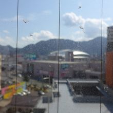 車窓からの景色　メディアドームが見えてきました