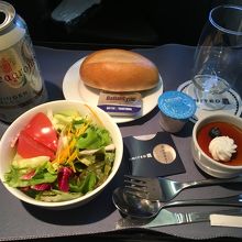 機内食 前菜のサラダ