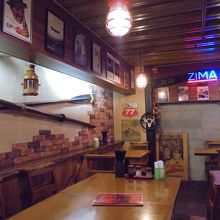 店内はアメリカンな雰囲気
