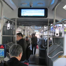延安路７１路バスの車内風景。