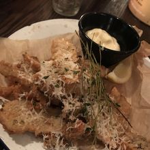 ツマミ用のフリッター。パルミジャーノとマヨが最高に合ってた！