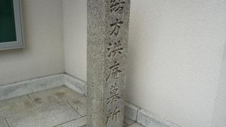 残念ながら門は閉まっていました