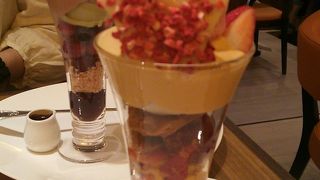 芸術的なパフェ