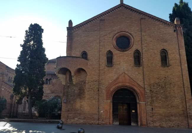 日曜日の朝、閉まってました。