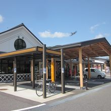 案内所を兼ねた管理棟