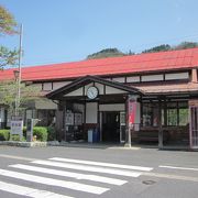 昭和のレトロ感が残る駅舎　～　若桜駅