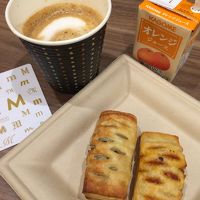 朝食。クロワッサン以外にパイもサクサクで美味しい！