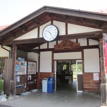 若桜駅と本社です