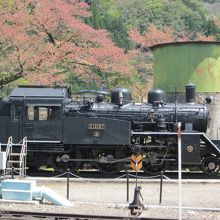 社の象徴Ｃ１２形蒸気機関車