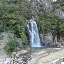 落差30mの分岐瀑です