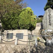 旧海軍墓地（長迫公園）、大和犠牲者慰霊塔。