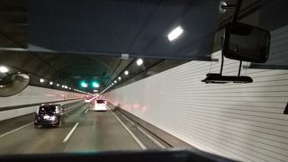 なんで道路で作ったのか。とりあえず、バス専用レーンを作るべき