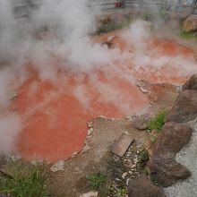 湯けむりがモクモクと立ち上る