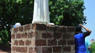 セントポール教会の前にあります