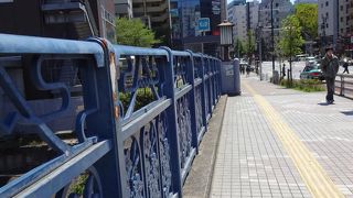 良く見ると桜の花がデザインされている。