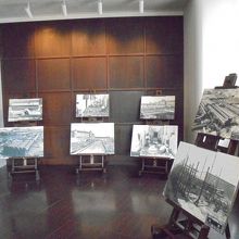 中は写真パネルがあるだけ