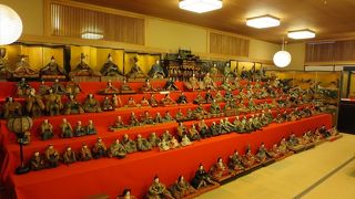 たくさんのひな人形がありました