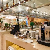 ２階のブッフェレストランは、広くてなんでもある