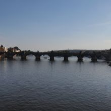 一本下流のマーネスーフ橋から見たカレル橋