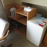 客室には冷蔵庫にポット等です。