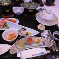 夕食です。プランにより食事の場所やメニューが異なります。