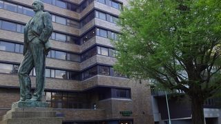 日本の建築学の基礎を作った人。