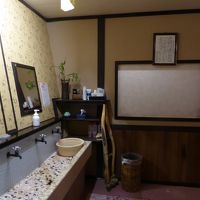 トイレ無しの部屋が多いので…共同の洗面スペースあり