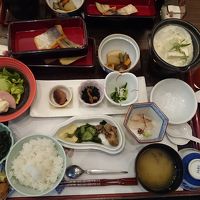朝食です。食べきれないほど美味しい品が出てきます。