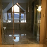 ジャグジー付きの大きなバス