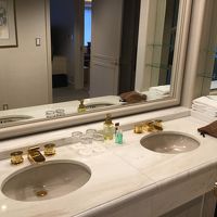 バスの手前の洗面台