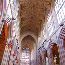 扇状の天井が見事