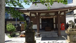 いかにも都会の神社