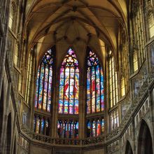 ステンドグラスと天井