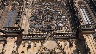 ステンドグラスが美しい　聖ヴィート大聖堂