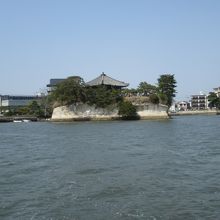 海からの五大堂です。