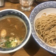 濃厚味玉入りつけ麺　9,00円