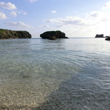 水の透明度も高い中の島海岸