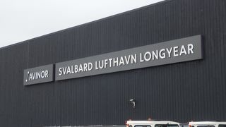 スヴァールバル空港 (LYR)