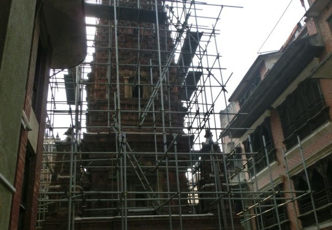 修理中の寺院