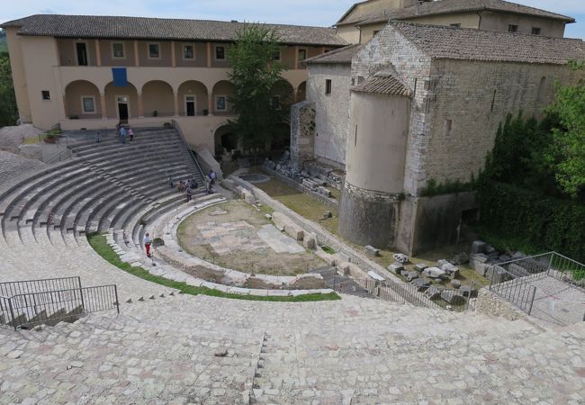 古代ローマ劇場と考古学博物館