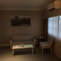 ドアから入った部屋。ＬＥＤが１つ切れていて暗かった