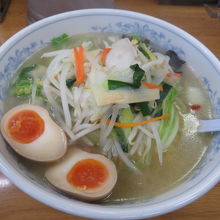 野菜タンメンと味たまを食べました