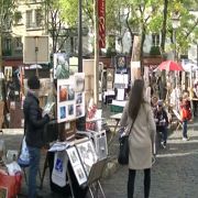 芸術の都パリらしい広場だが、似顔絵を描いて貰うなら画家の力量を見極めよう
