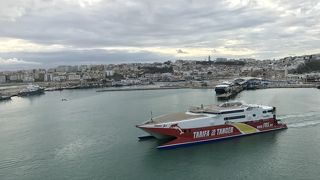 タンジェ港から