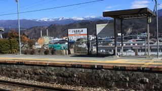 飯田線・飯島駅から白銀の山並みを眺めつつ伊那大島駅へ