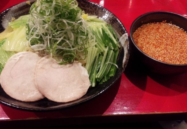 食べ応えのあるつけ麺は、自分好みのタレ作りがポイント